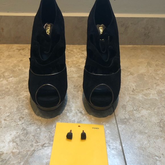 Black Platform Suede Shoes, size 8.5 - Picture 7 of 7
